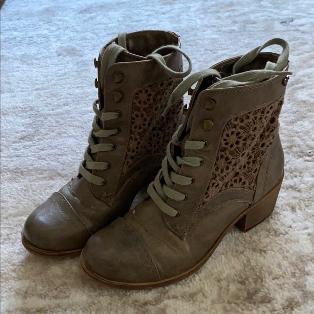 Roxy boots